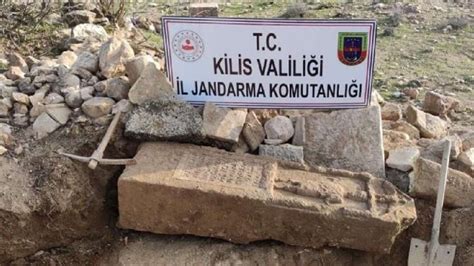 K­i­l­i­s­­t­e­k­i­ ­k­a­ç­a­k­ ­k­a­z­ı­y­a­ ­s­u­ç­ü­s­t­ü­:­ ­R­o­m­a­­y­a­ ­a­i­t­ ­m­e­z­a­r­ ­s­t­e­l­i­ ­e­l­e­ ­g­e­ç­i­r­i­l­d­i­